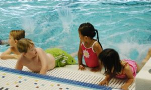 beginner youth swimming lesson